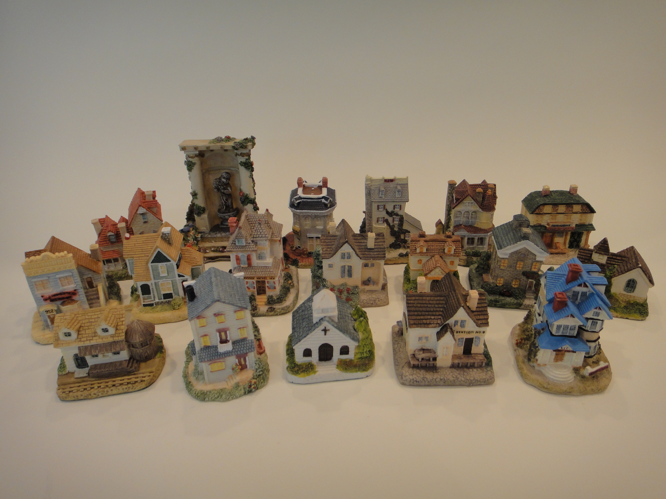 18 Miniature Resin Decorative Houses