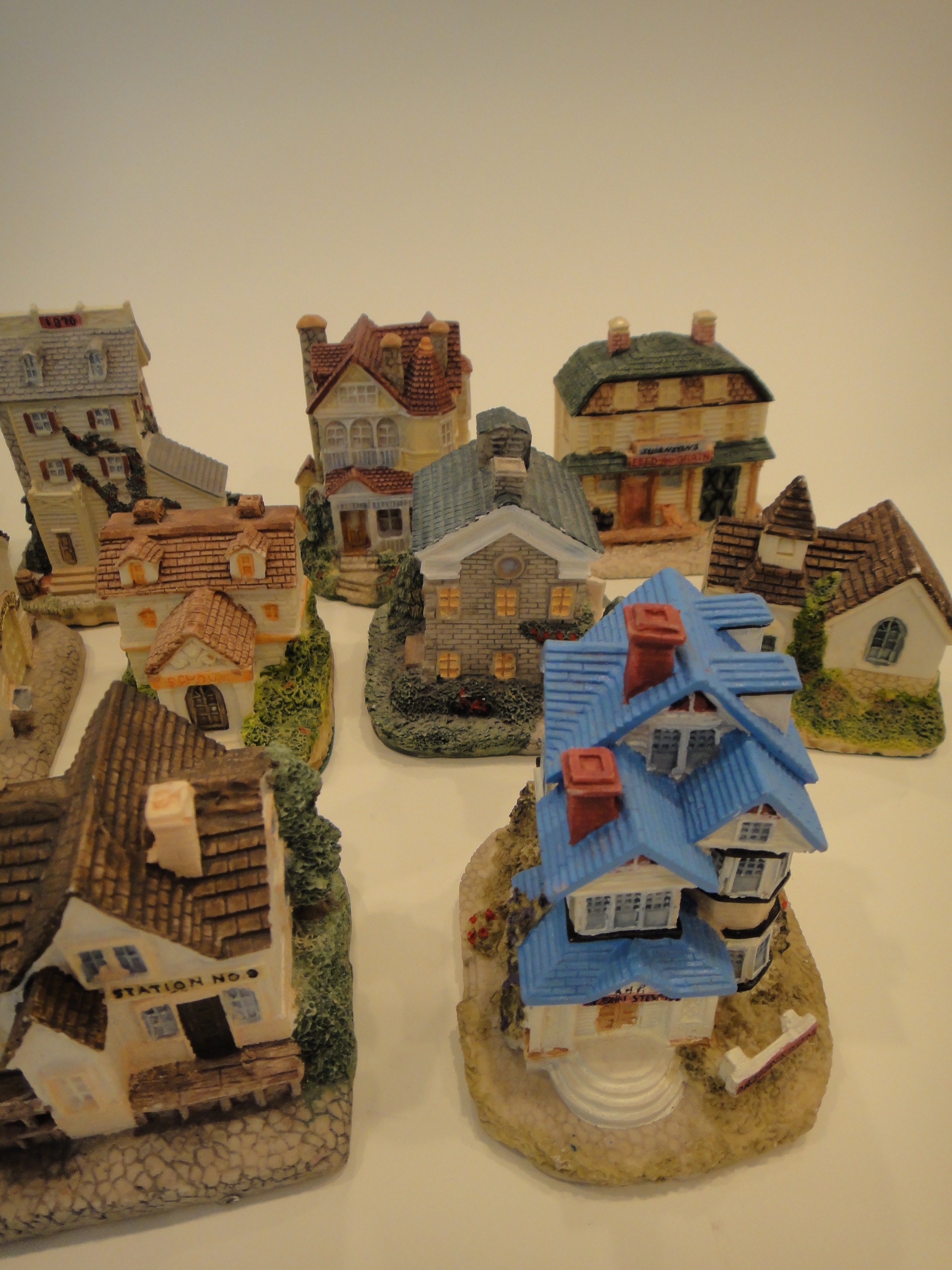 18 Miniature Resin Decorative Houses
