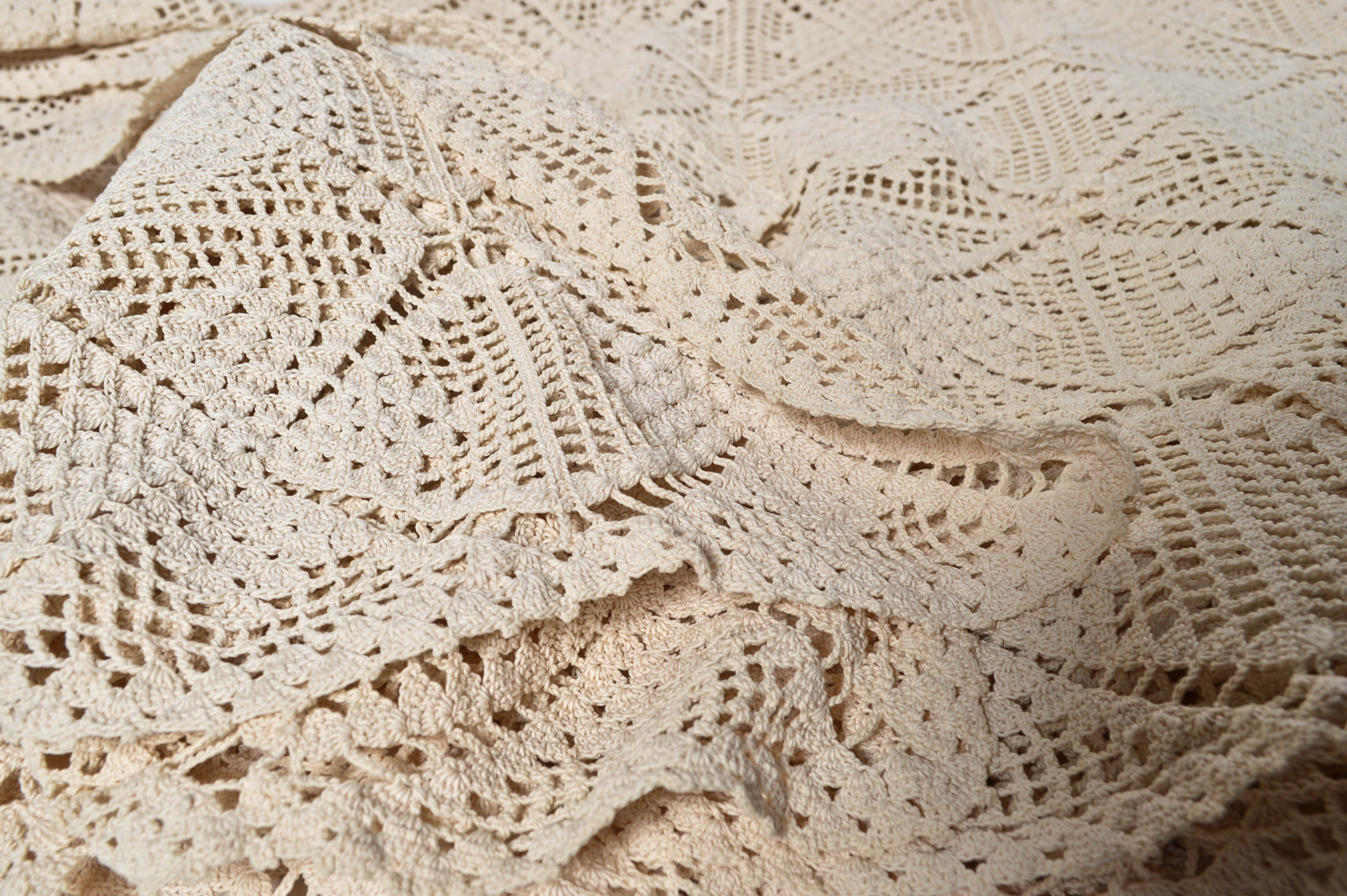 Vintage Ecru Hand-Crocheted Full Size Bedspread