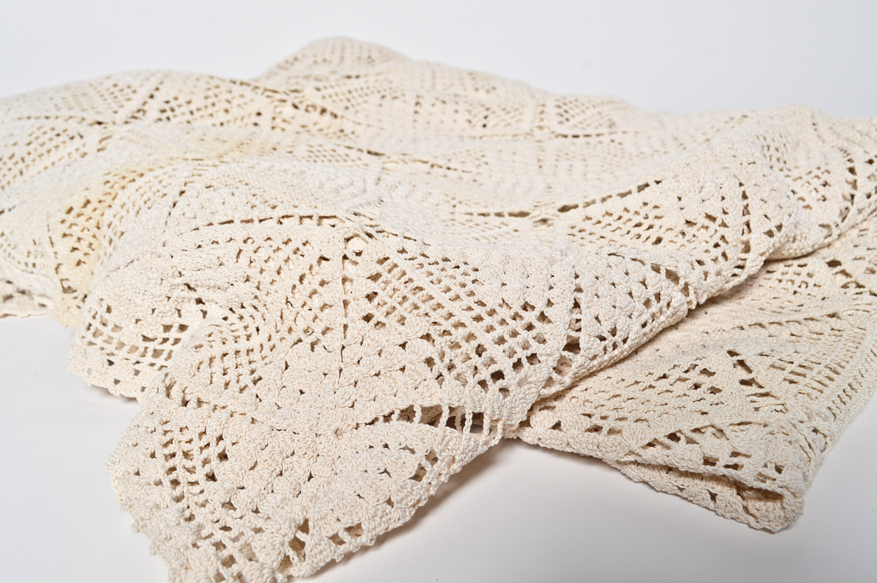 Vintage Ecru Hand-Crocheted Full Size Bedspread