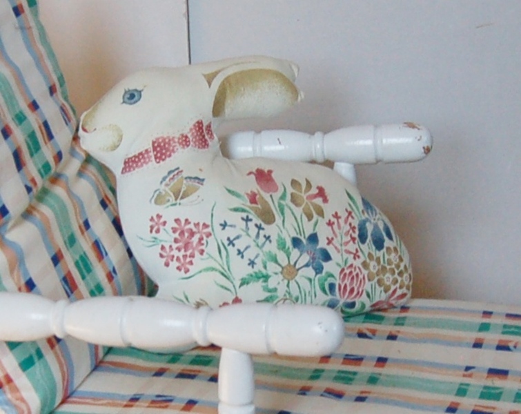 Child's White Wood Chaise 