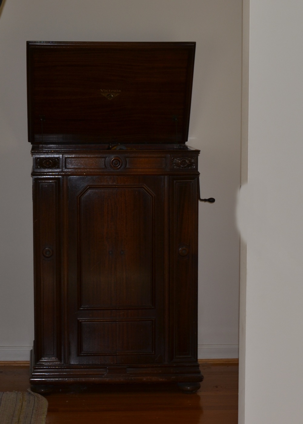  Circa 1927-1928 Victor "Credenza" Orthophonic Victrola