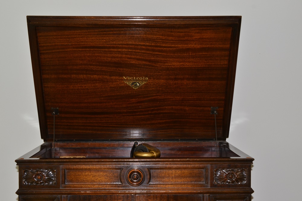  Circa 1927-1928 Victor "Credenza" Orthophonic Victrola