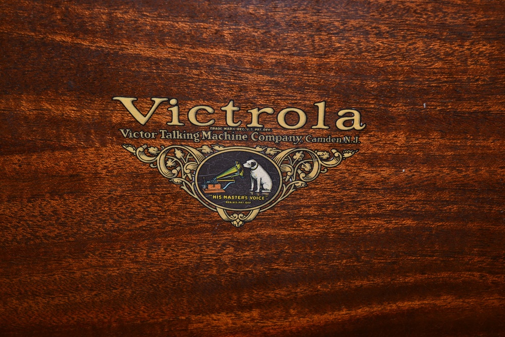  Circa 1927-1928 Victor "Credenza" Orthophonic Victrola