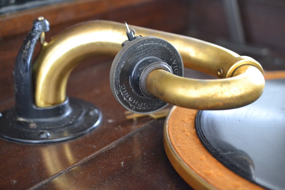  Circa 1927-1928 Victor "Credenza" Orthophonic Victrola