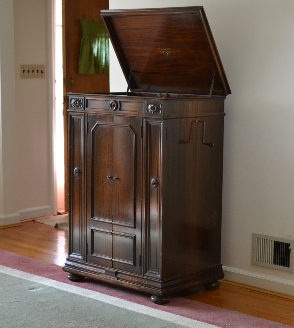  Circa 1927-1928 Victor "Credenza" Orthophonic Victrola