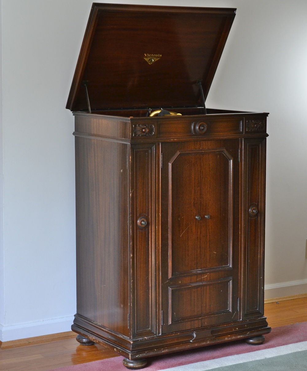  Circa 1927-1928 Victor "Credenza" Orthophonic Victrola