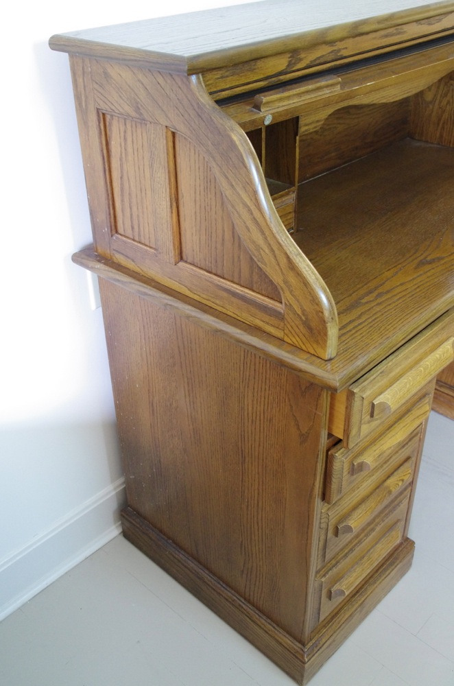 Beautiful Reproduction Solid Oak Roll Top Desk