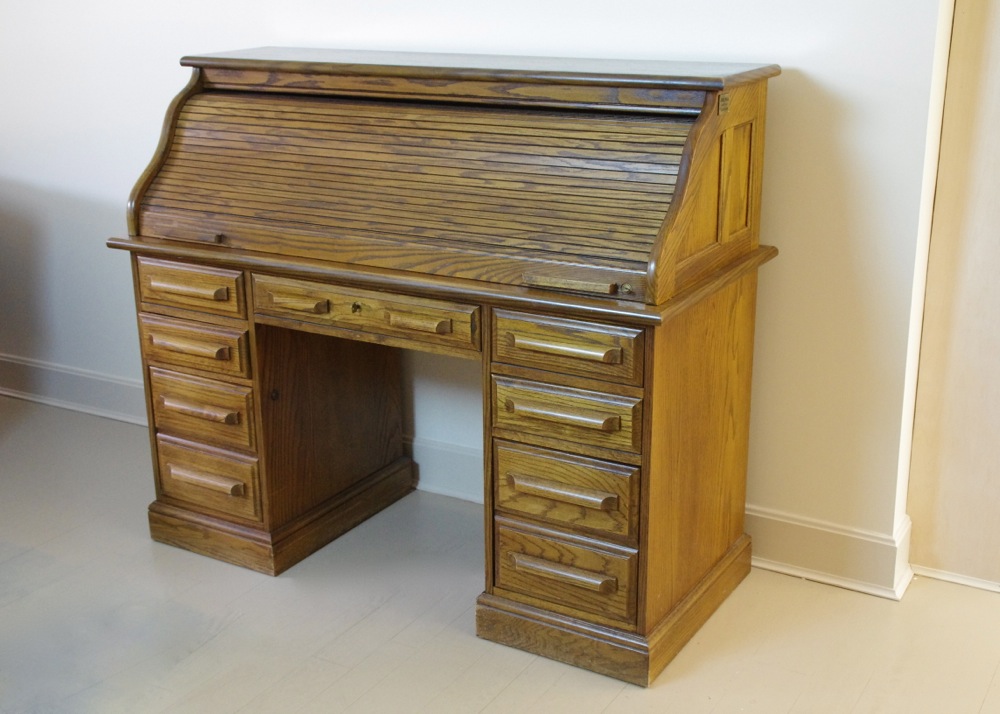Beautiful Reproduction Solid Oak Roll Top Desk