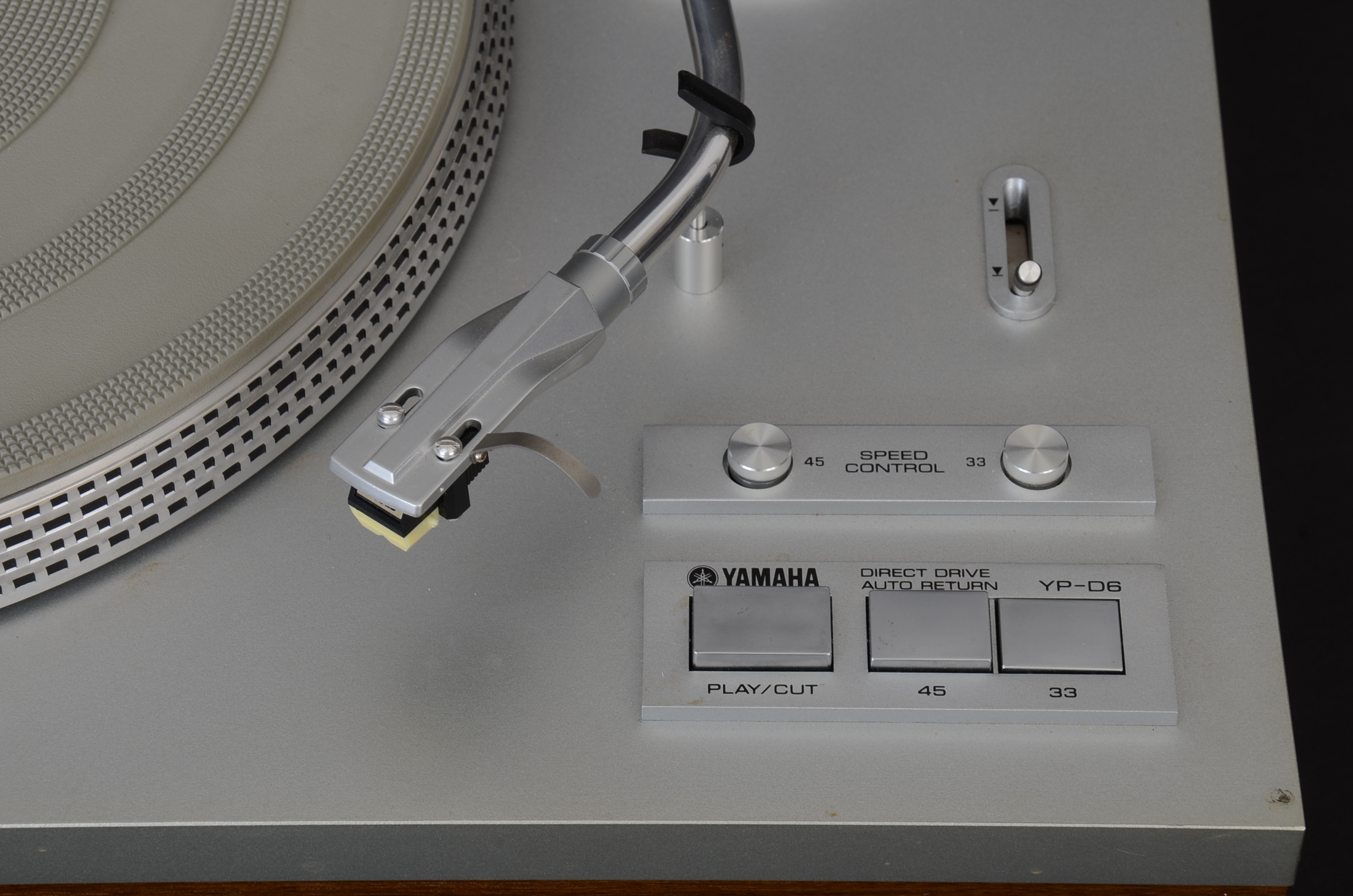Yamaha YP-D6 Turntable with Box