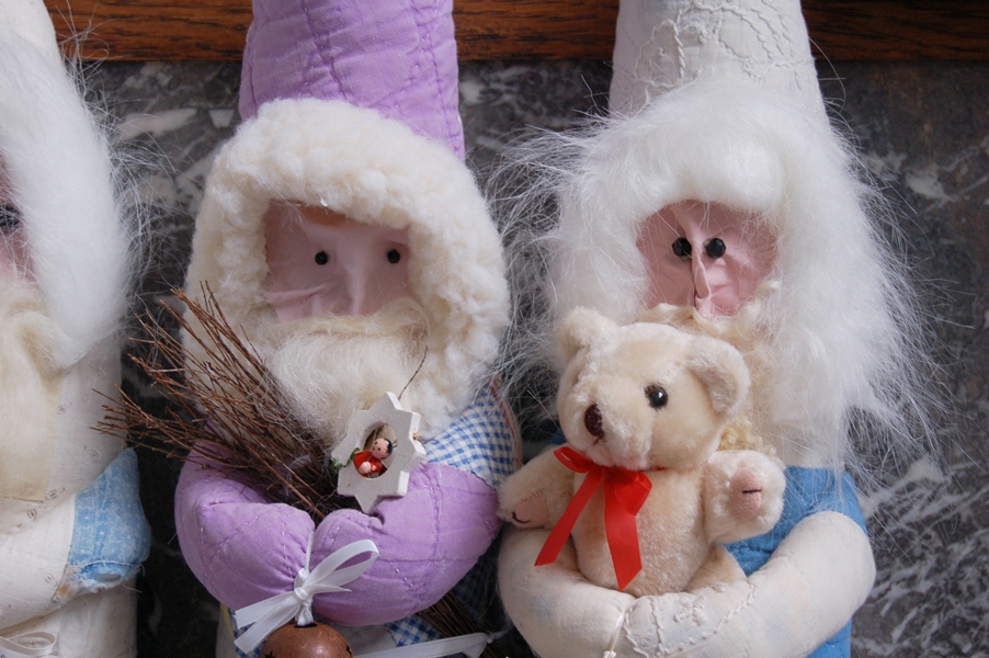 Four Quilted Santas / 2