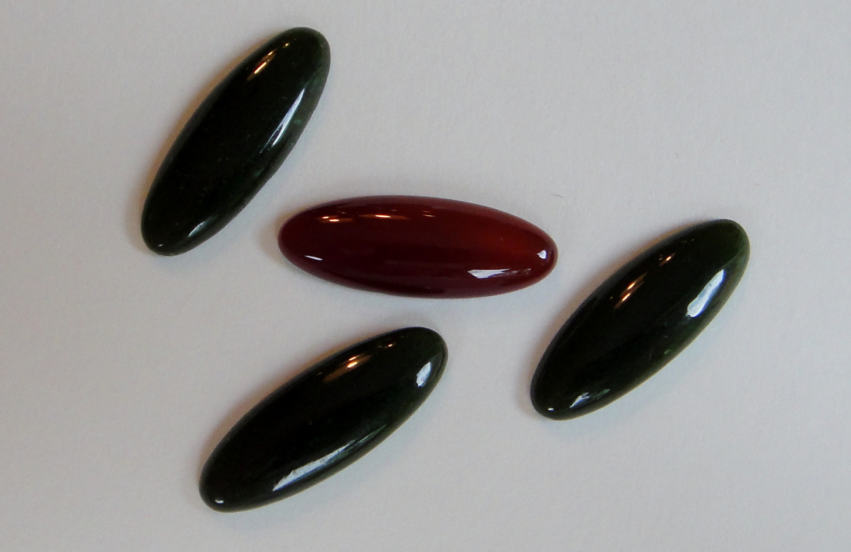 Lot of Carnelian & Serpentine Loose Stones