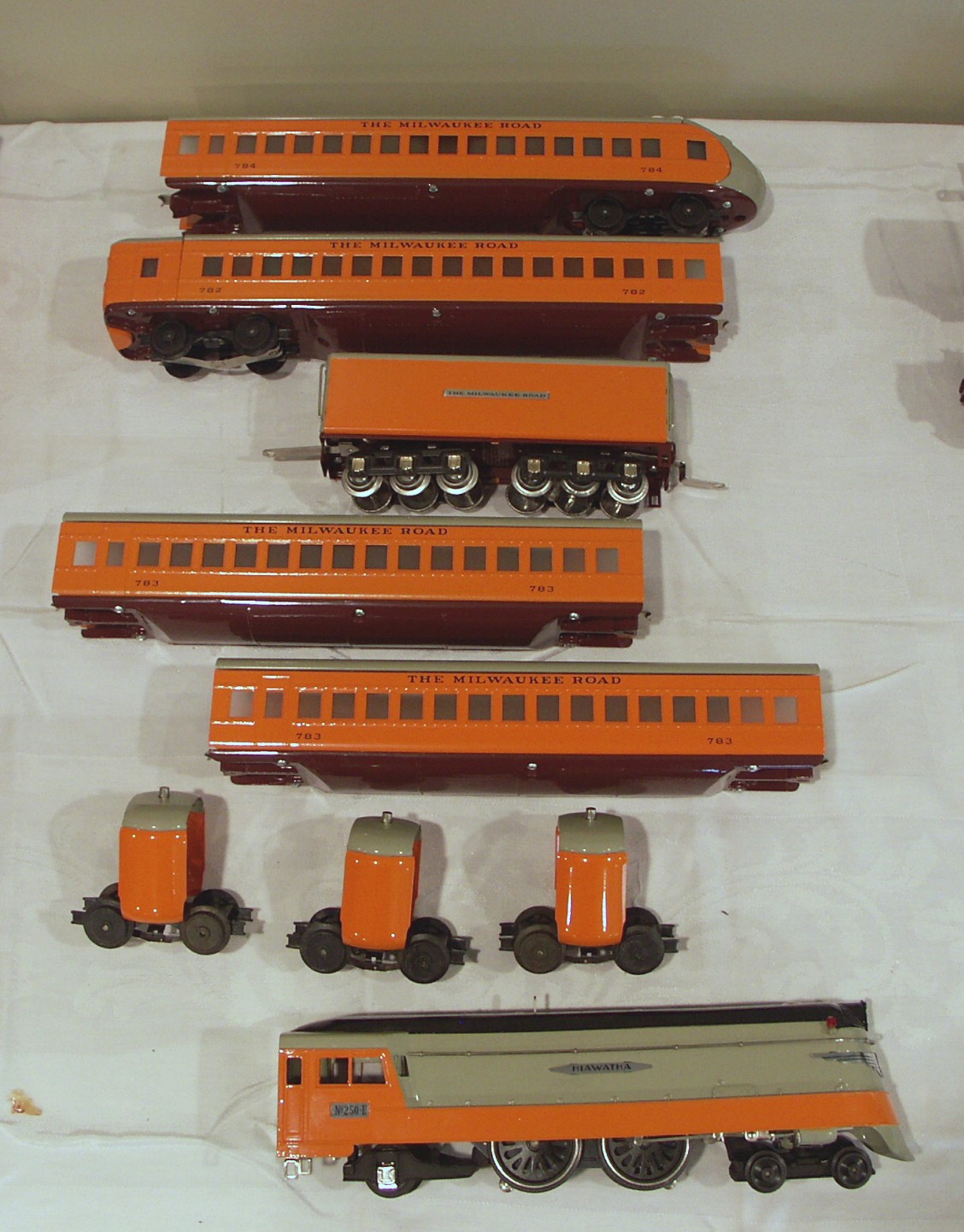Reproduction Pride Lines O Scale 'Hiawatha' Train