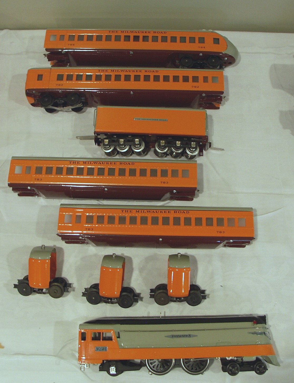 Reproduction Pride Lines O Scale 'Hiawatha' Train
