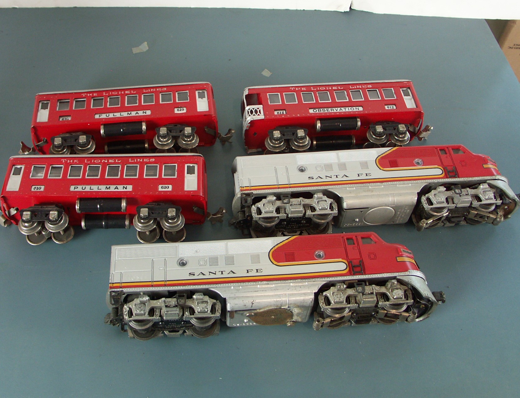 Lionel Post-War O Gauge 2343 Santa Fe Train and Passenger Cars