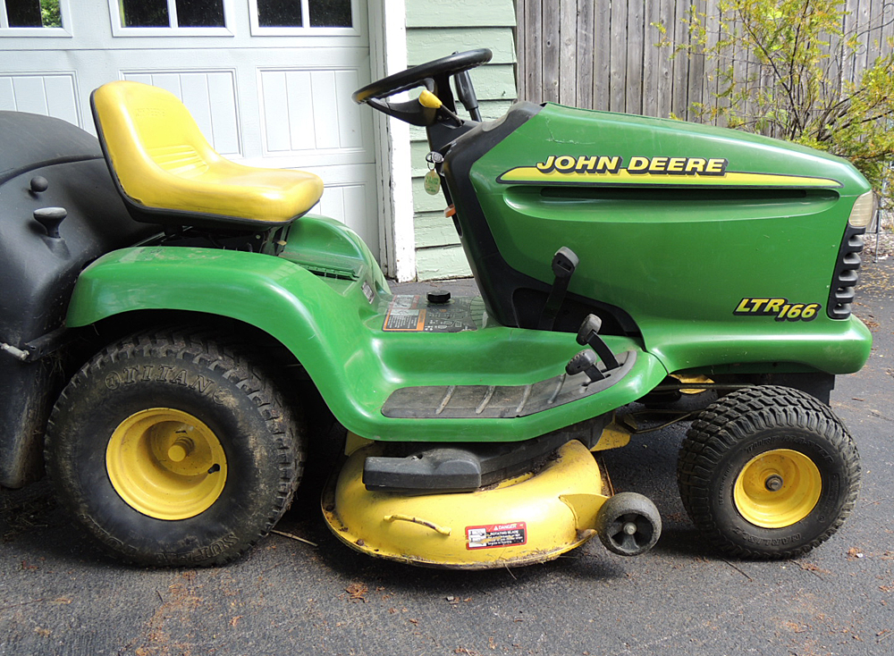 John Deere LTR166 Riding Mower