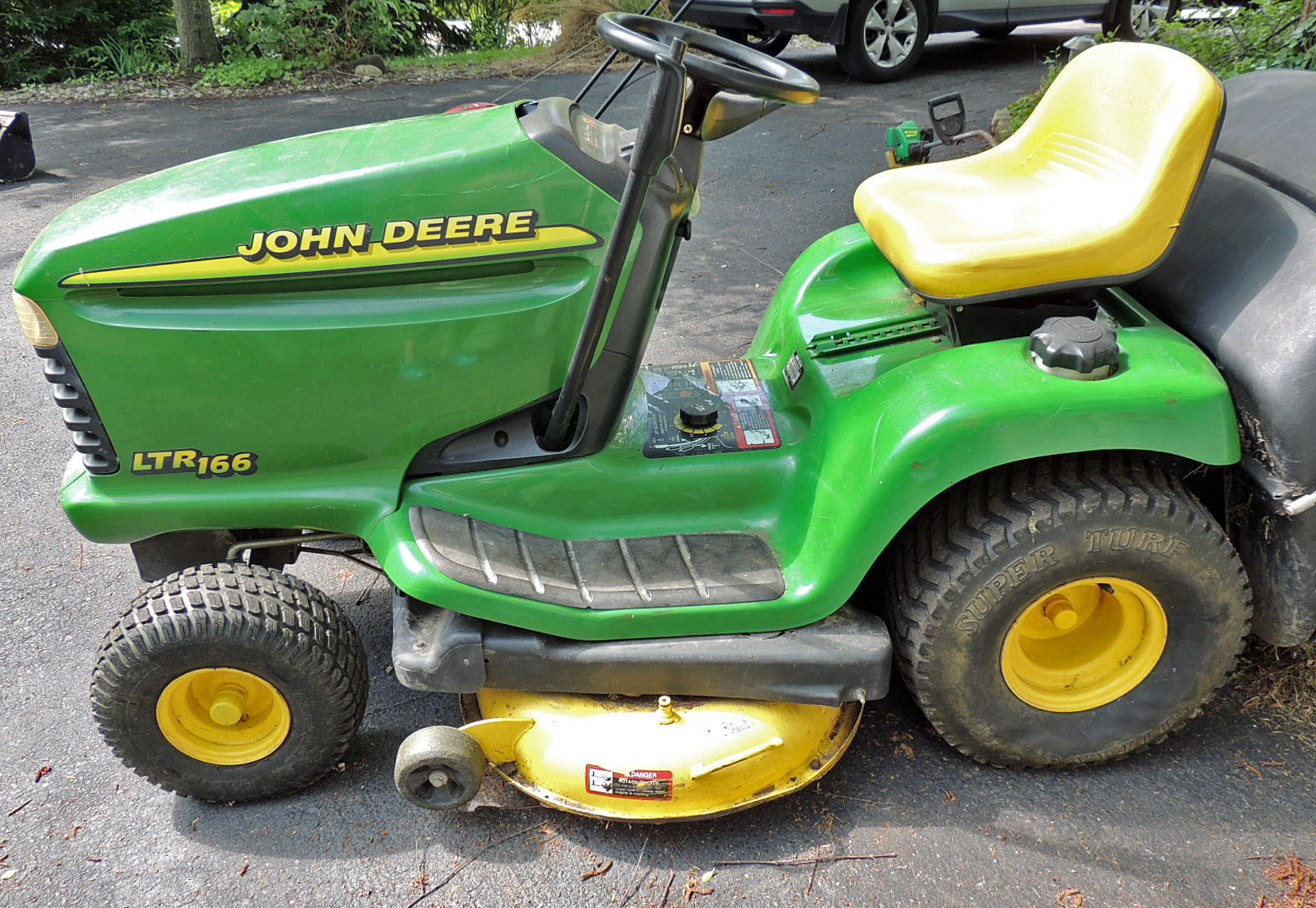 John Deere LTR166 Riding Mower