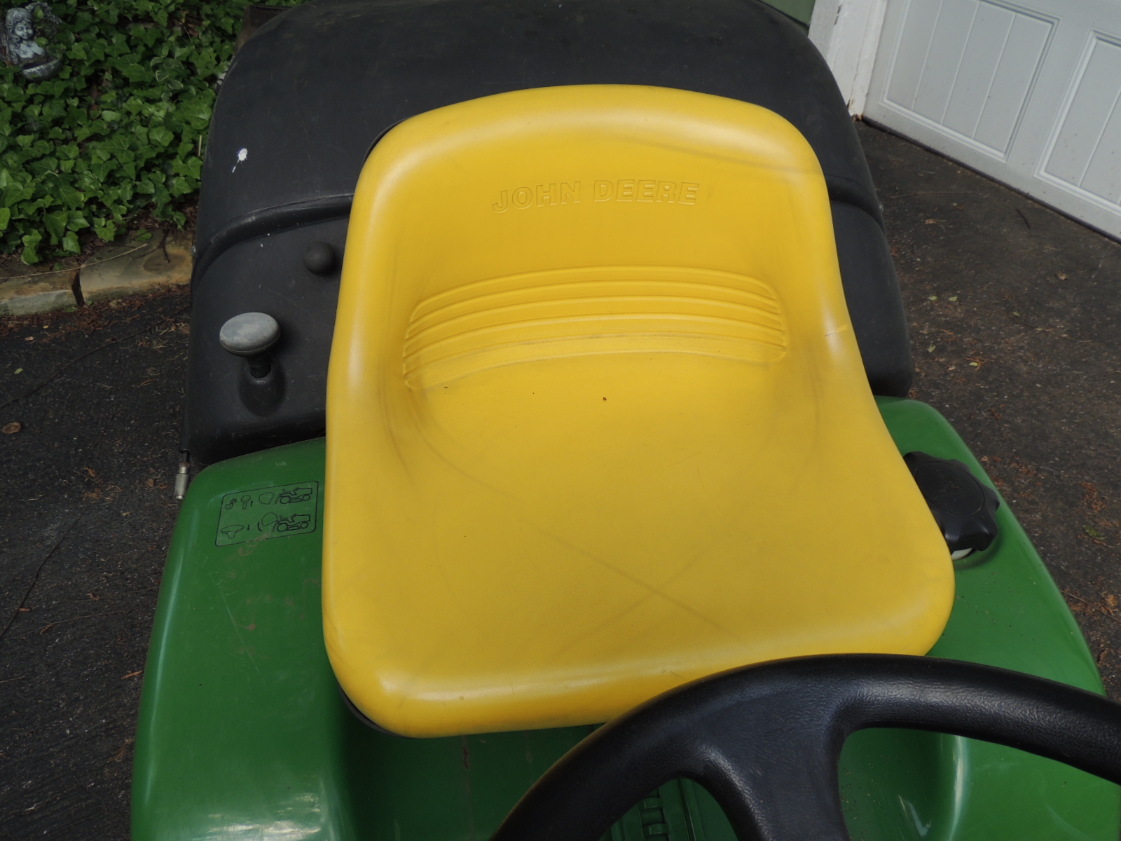 John Deere LTR166 Riding Mower