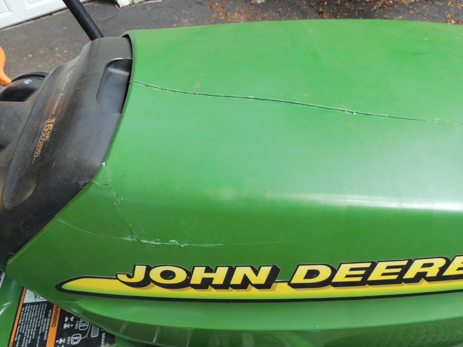 John Deere LTR166 Riding Mower