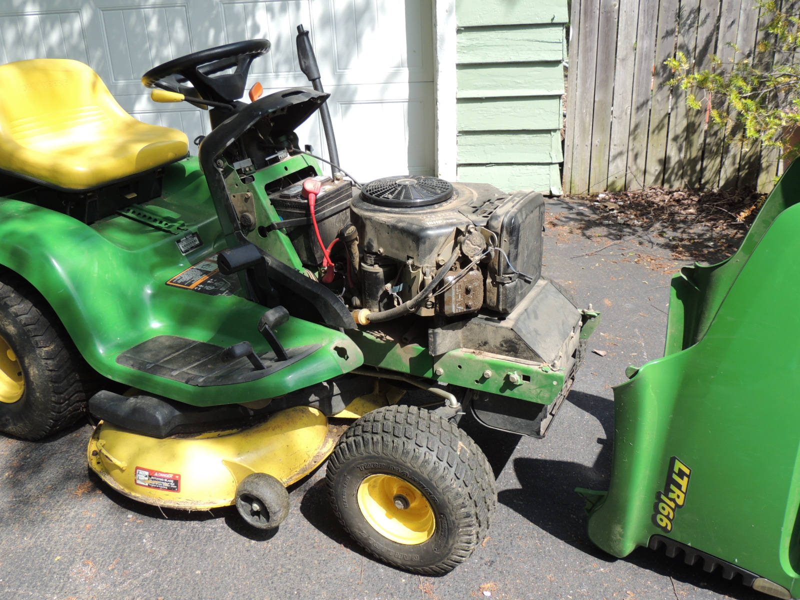 John Deere LTR166 Riding Mower