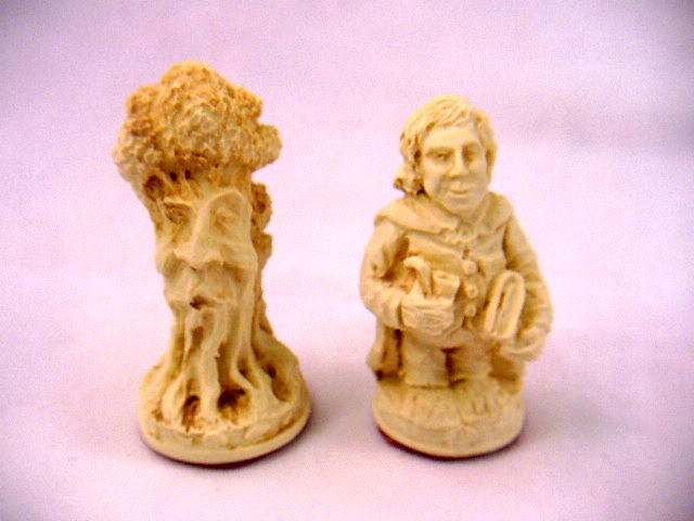 SIAB Mascot Direct Lord of the Rings Molded Resin Chess Set 