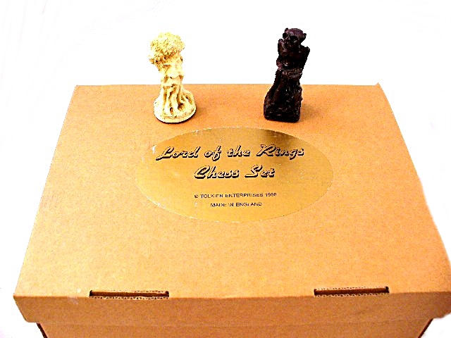 SIAB Mascot Direct Lord of the Rings Molded Resin Chess Set 