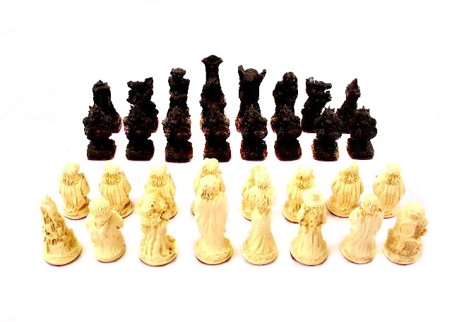 SIAB Mascot Direct Lord of the Rings Molded Resin Chess Set 