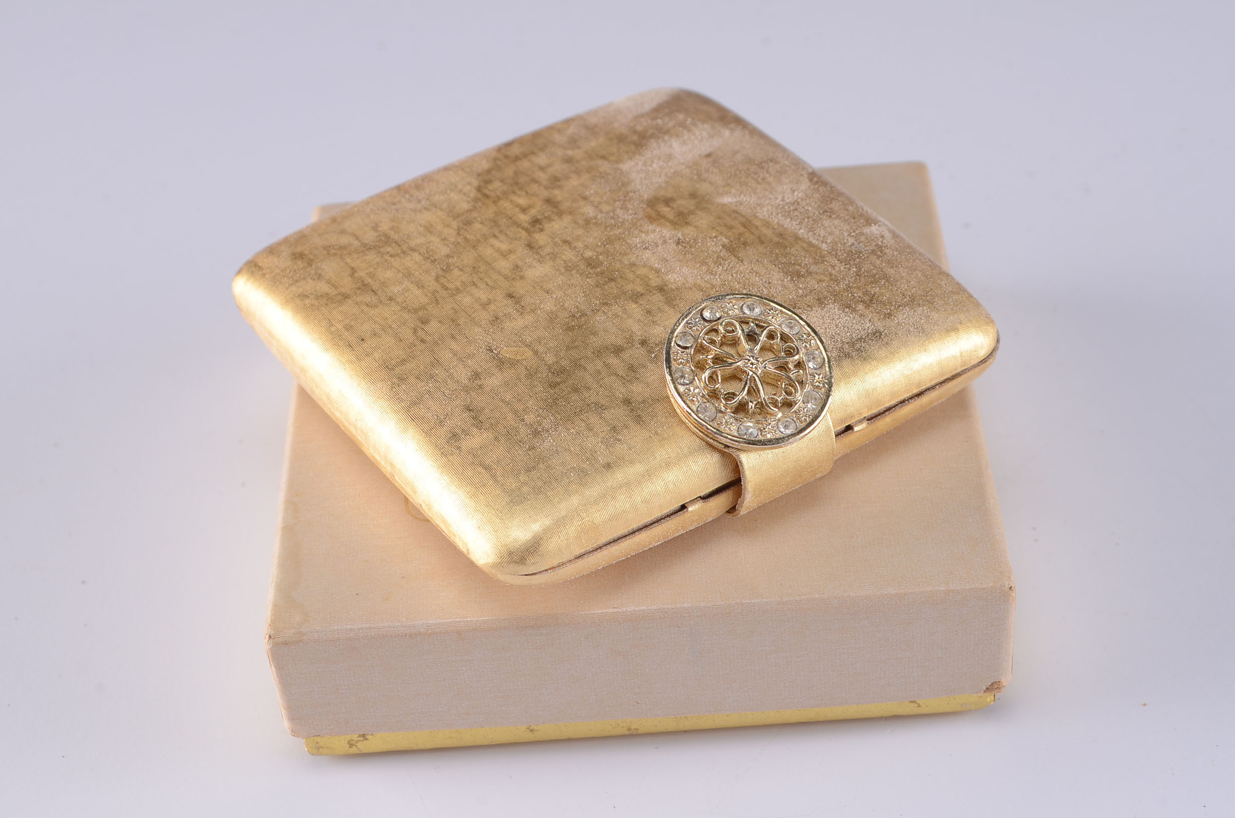 An Array of vintage Ladies Vanity Accessories