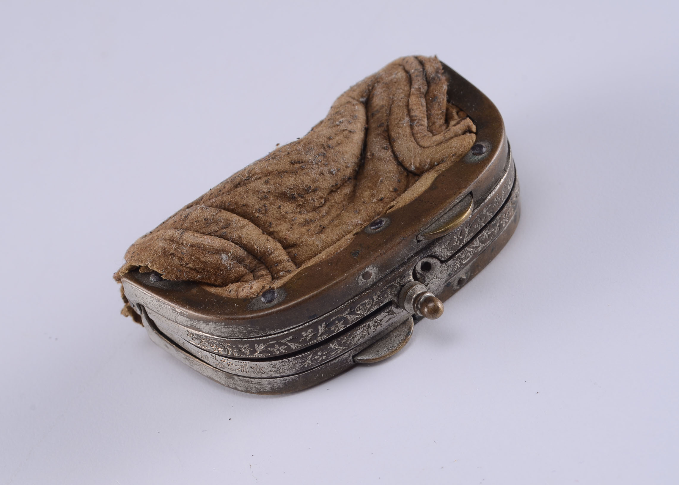 An Array of vintage Ladies Vanity Accessories