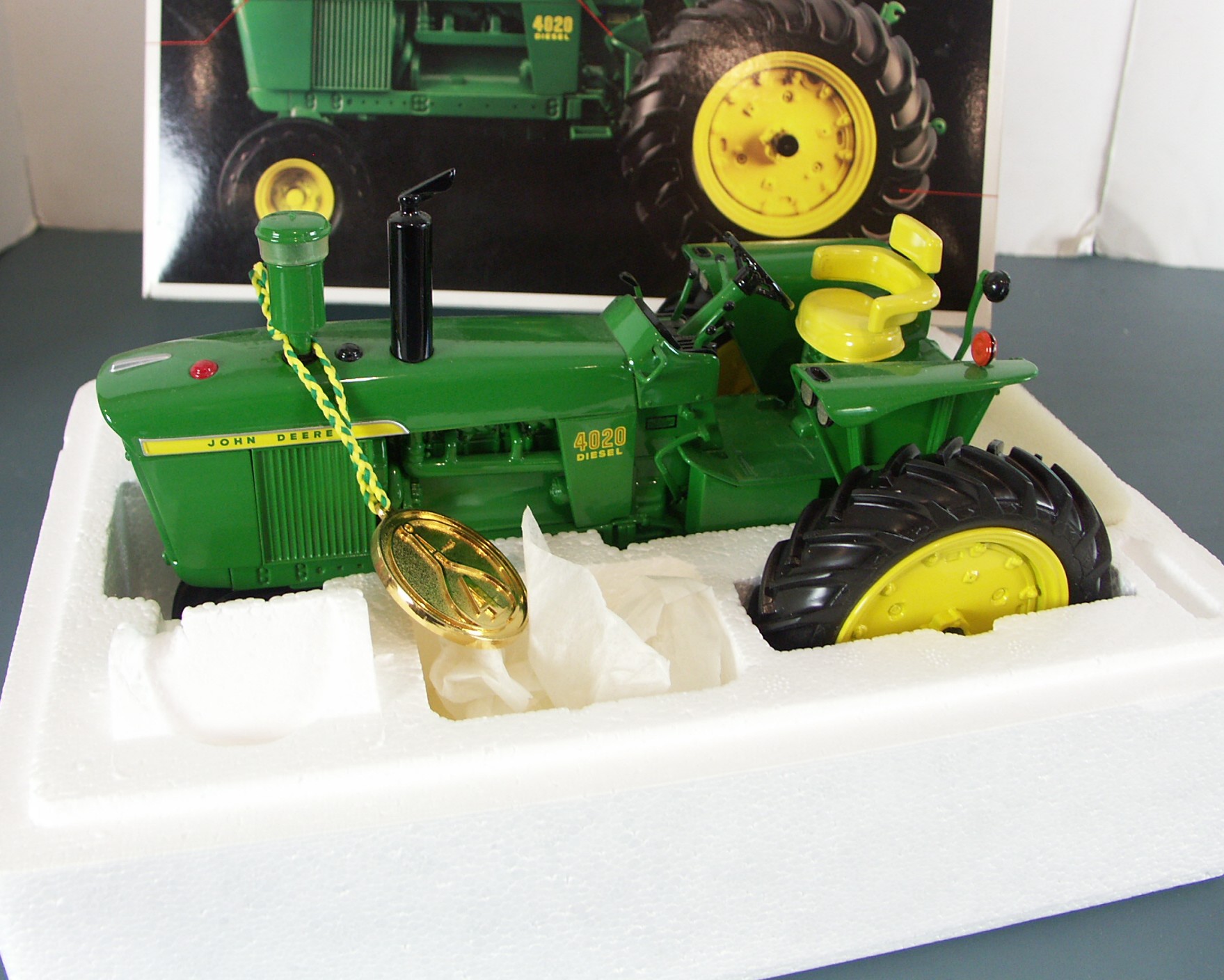 Ertl John Deere Green 1:16 Scale Tractor
