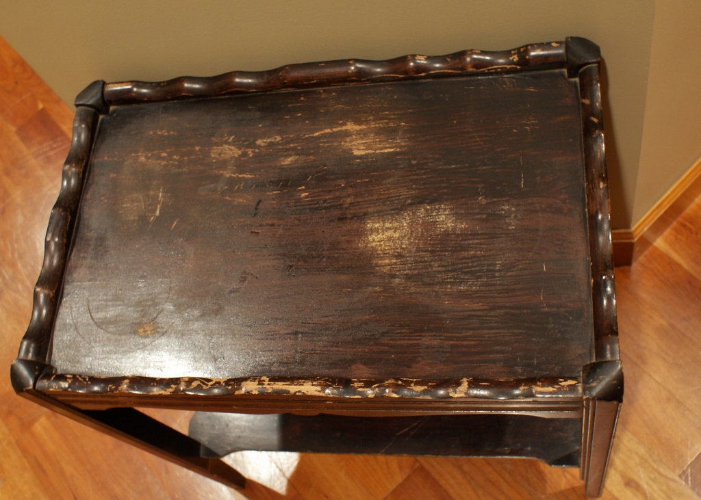 Vintage Pie Crust Edge Table