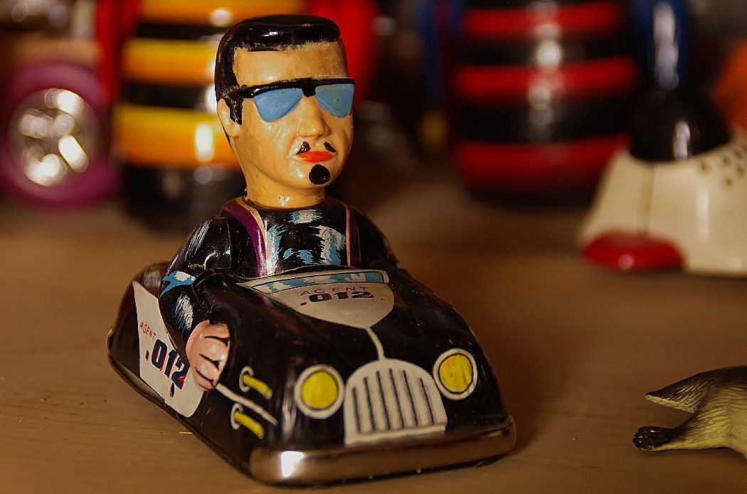 Vintage Tin Toys and Collectibles