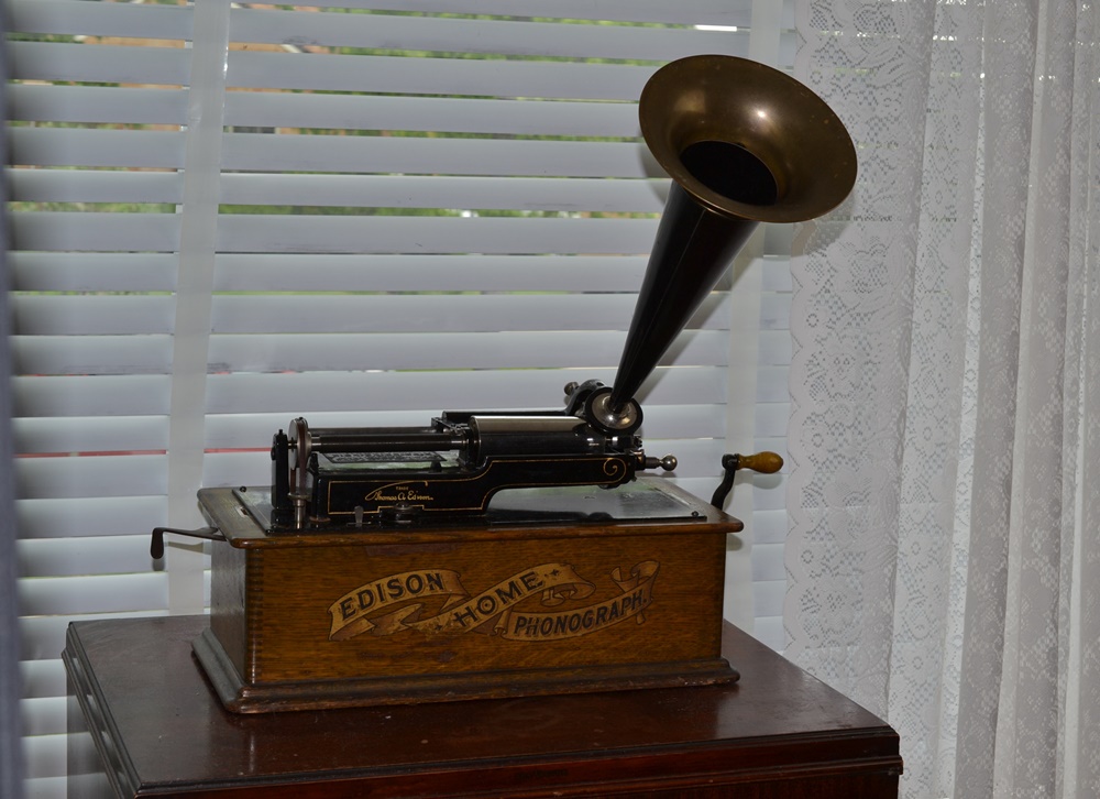 Circa 1908 Edison Model C Home Phonograph With Witches Hat Horn