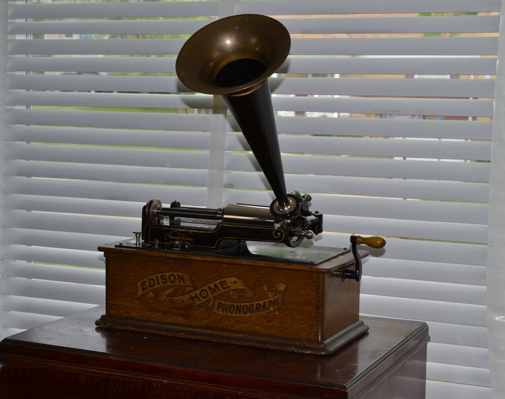 Circa 1908 Edison Model C Home Phonograph With Witches Hat Horn