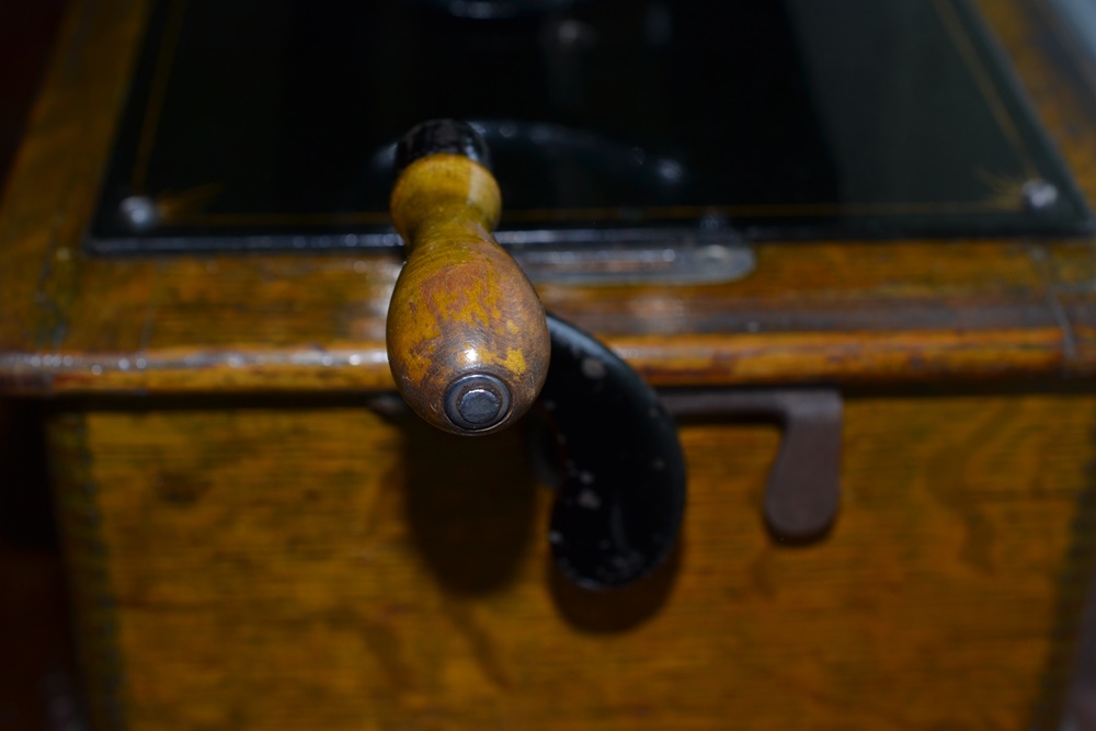 Circa 1908 Edison Model C Home Phonograph With Witches Hat Horn