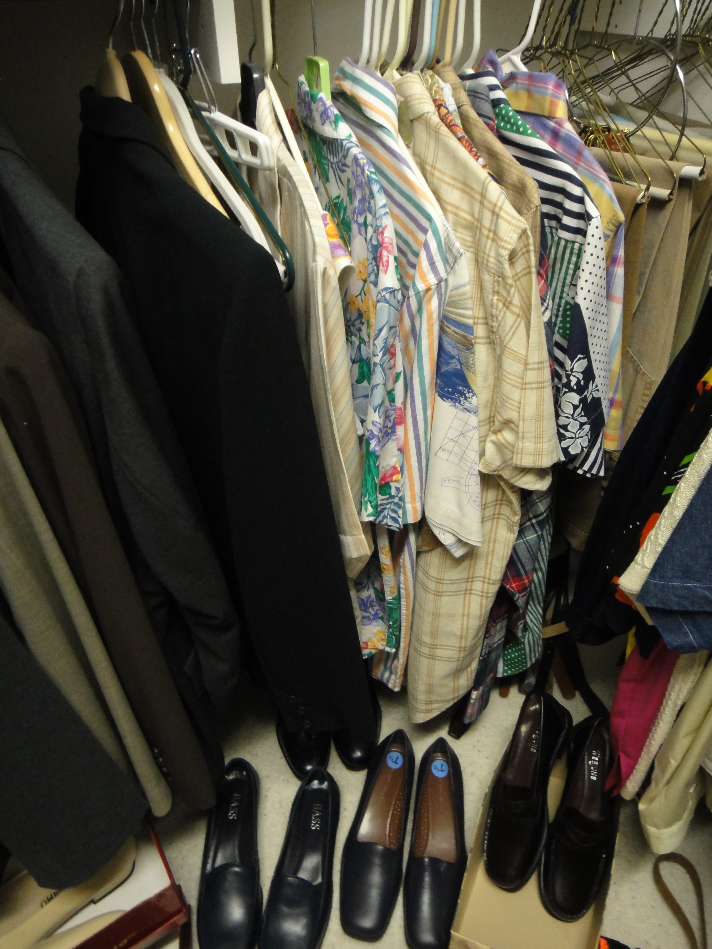 Women's Clothing Closet Cleanout