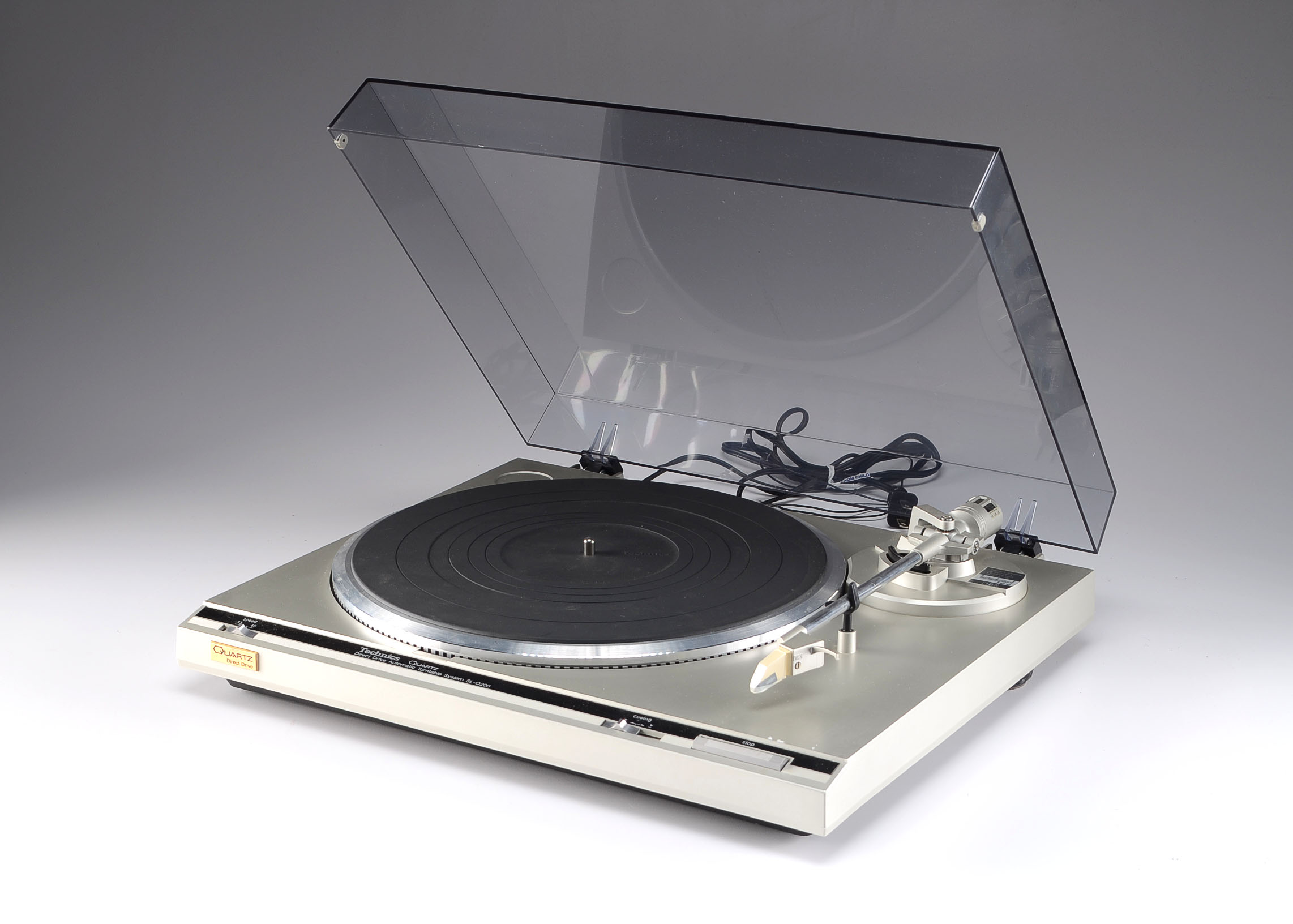Technics Quartz Direct Drive Automatic Turntable System #SL-D200