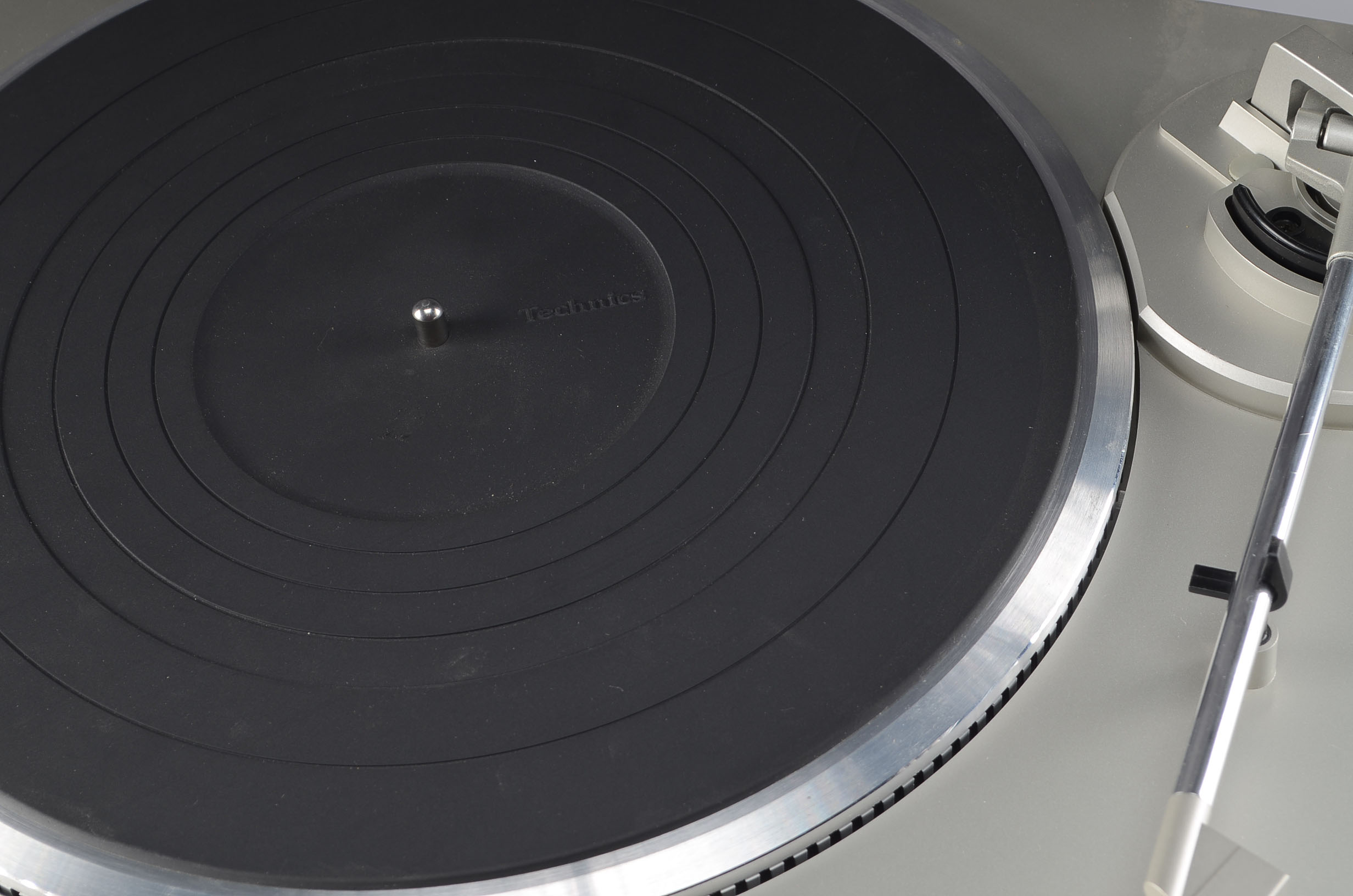 Technics Quartz Direct Drive Automatic Turntable System #SL-D200