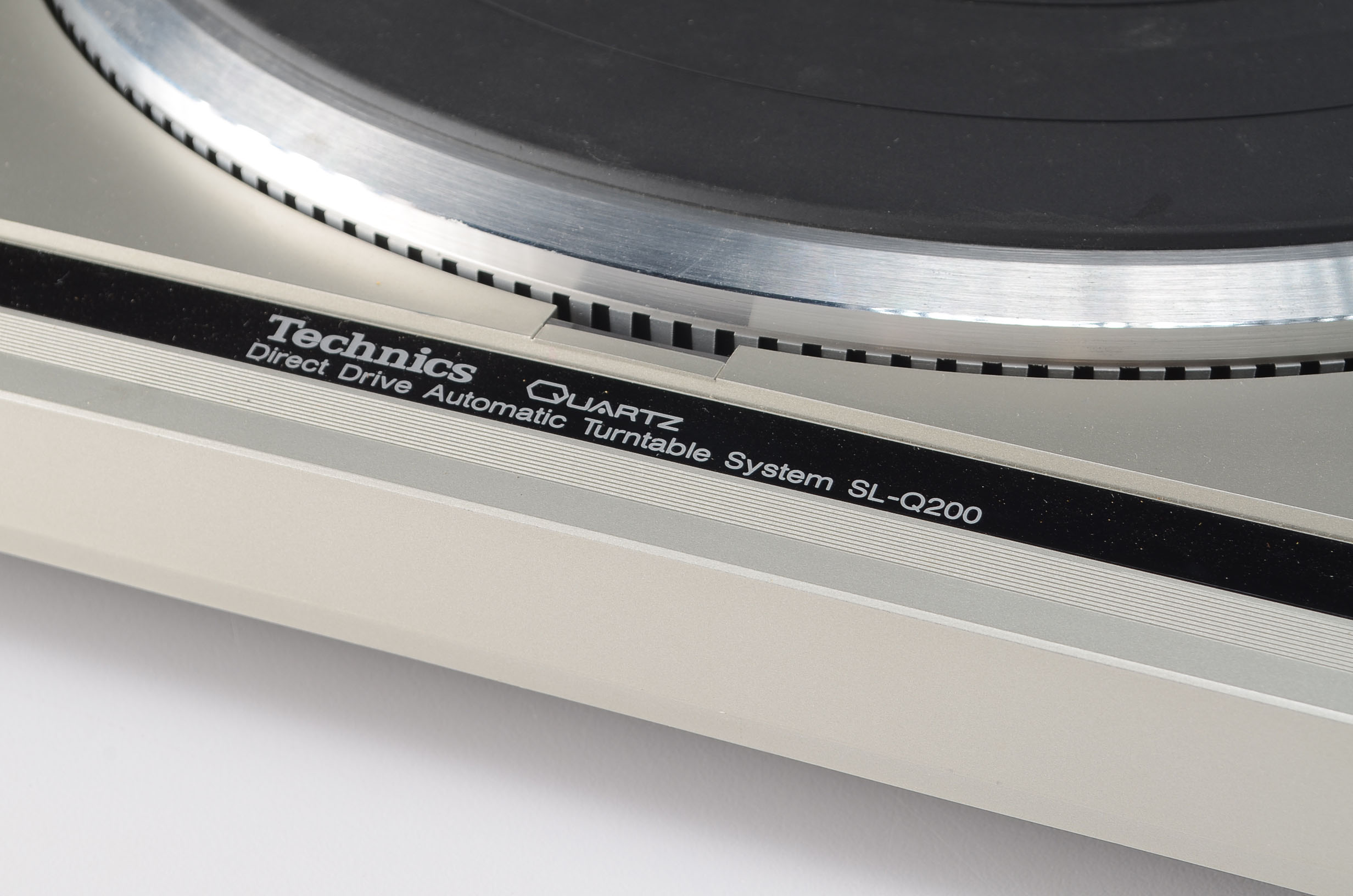 Technics Quartz Direct Drive Automatic Turntable System #SL-D200