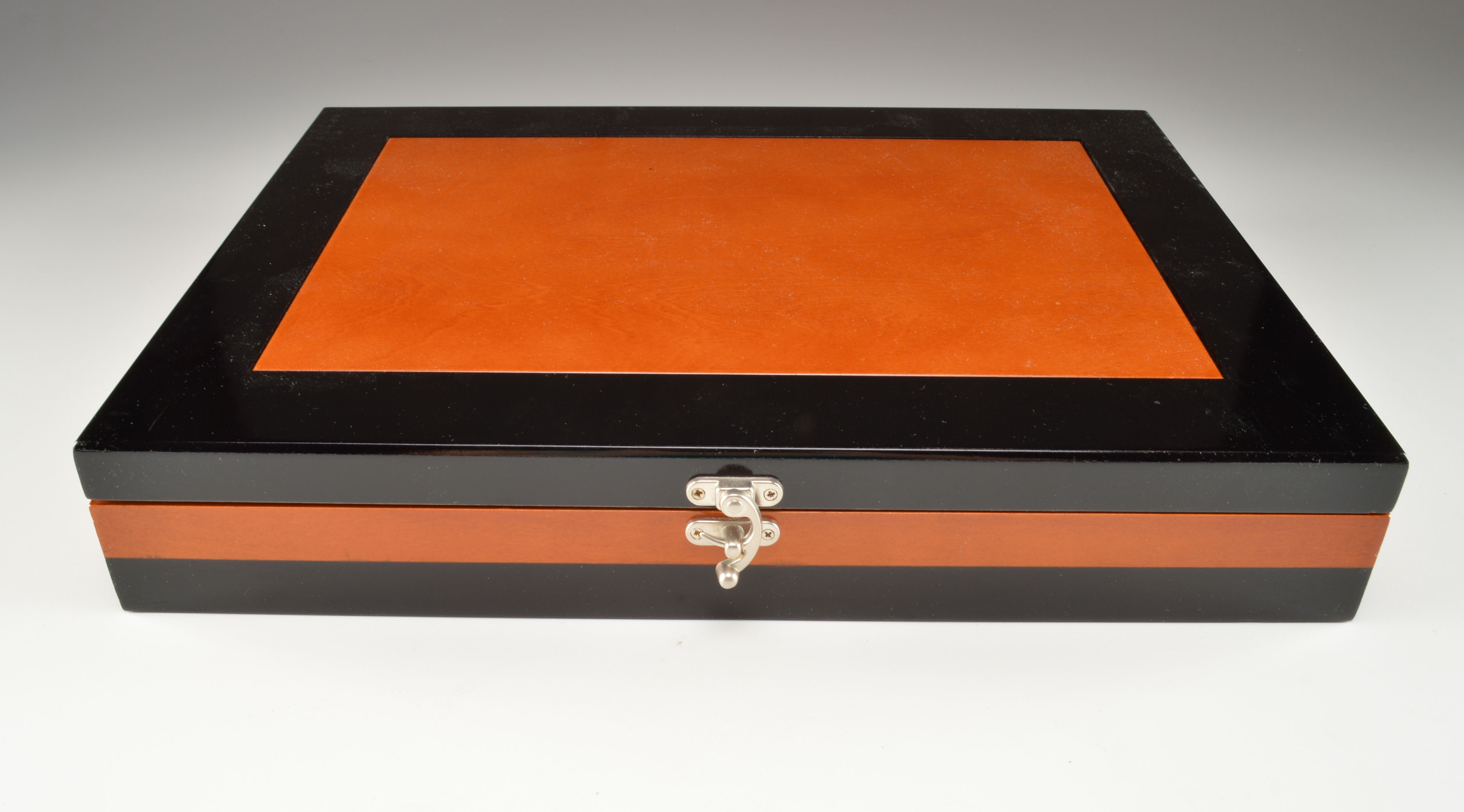 Like-New Bicycle Texas Hold 'Em Poker Set