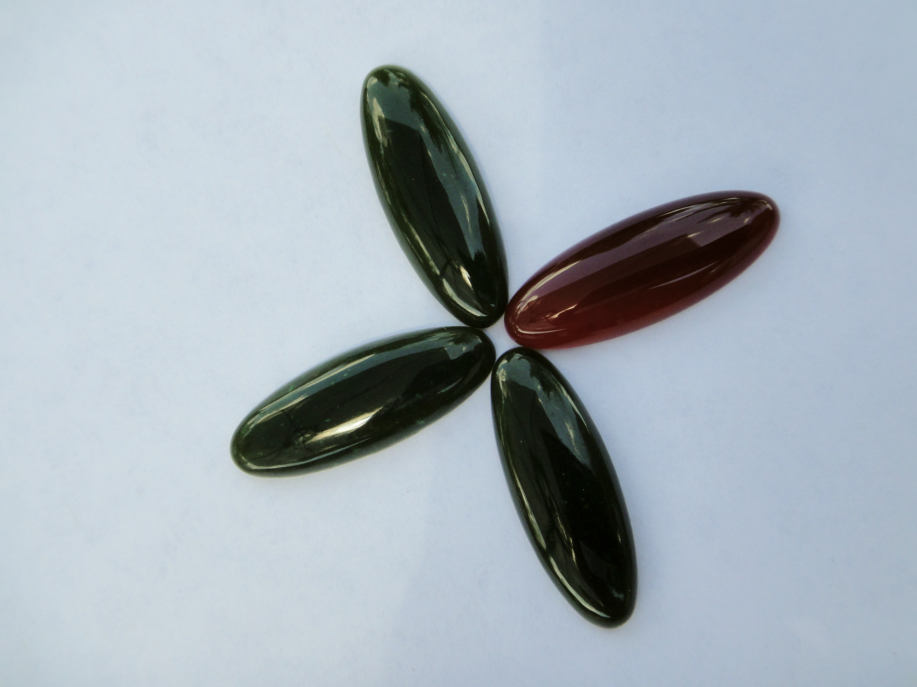 Lot of Carnelian & Serpentine Loose Stones