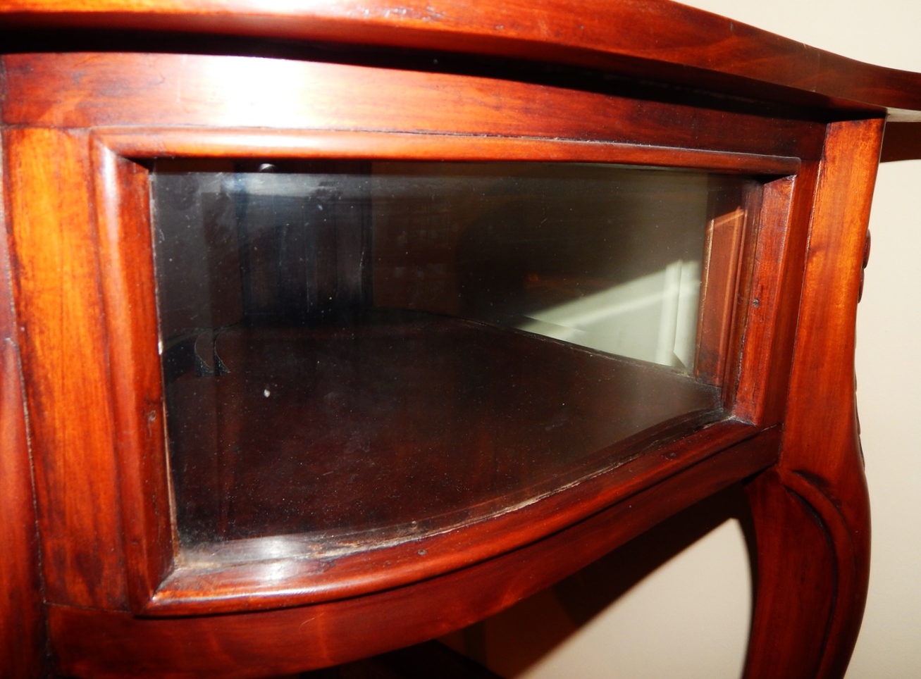 Mahogany Heart-Shaped Table 