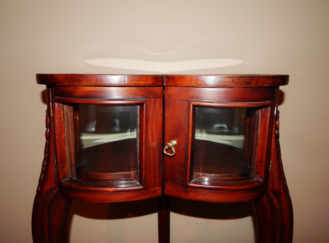 Mahogany Heart-Shaped Table 