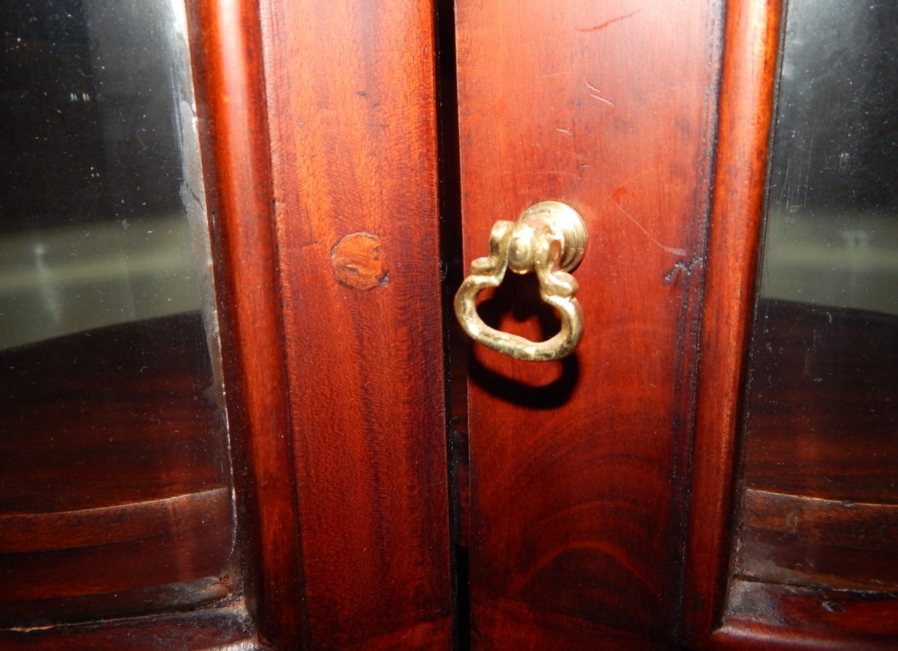 Mahogany Heart-Shaped Table 