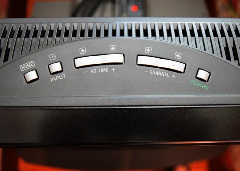 A Sony Bravia 32" Class Digital TV, Stand and Yamaha DVD Player