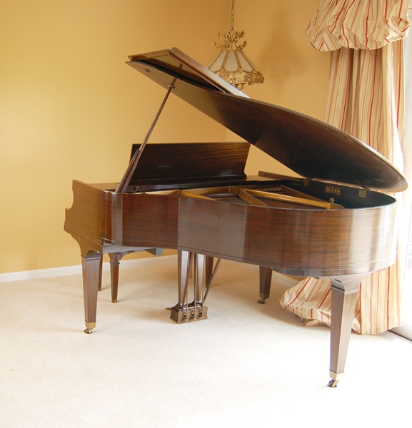 Baldwin Baby Grand Piano With Ivory Keys