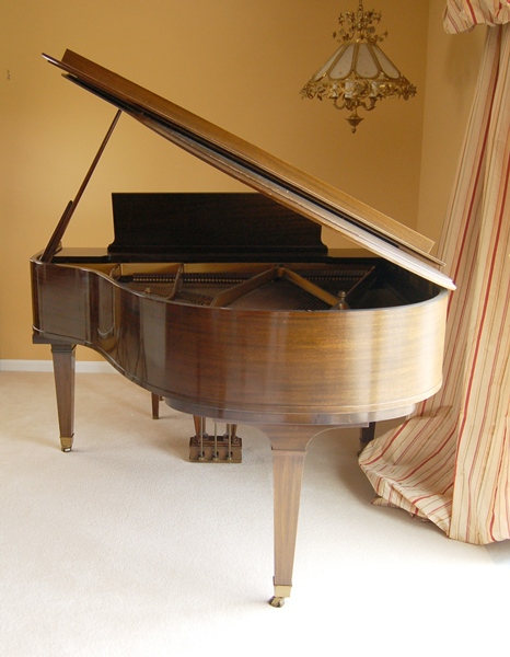 Baldwin Baby Grand Piano With Ivory Keys