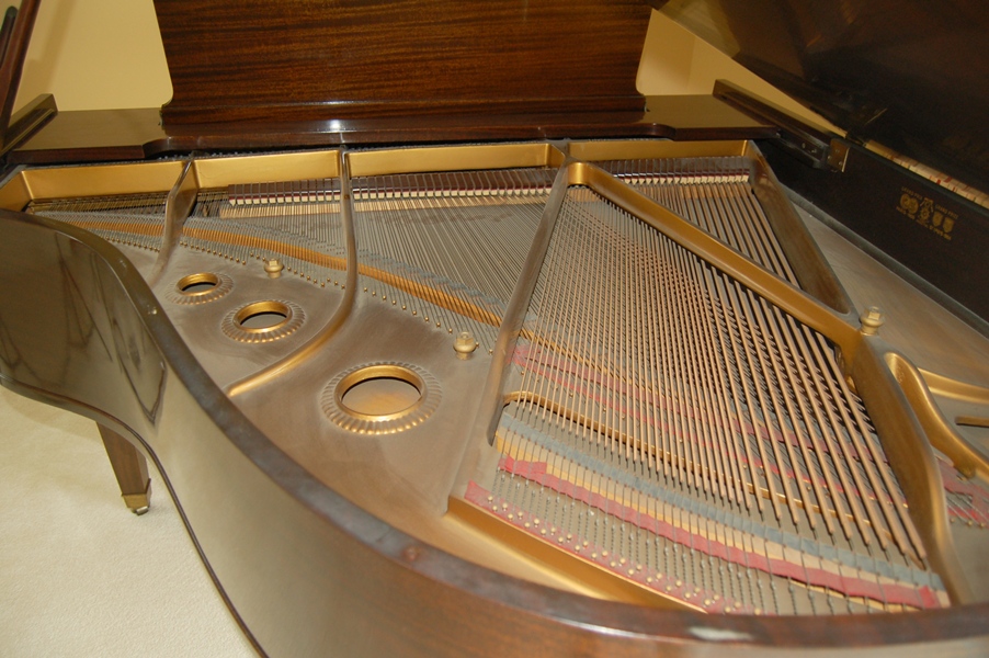 Baldwin Baby Grand Piano With Ivory Keys