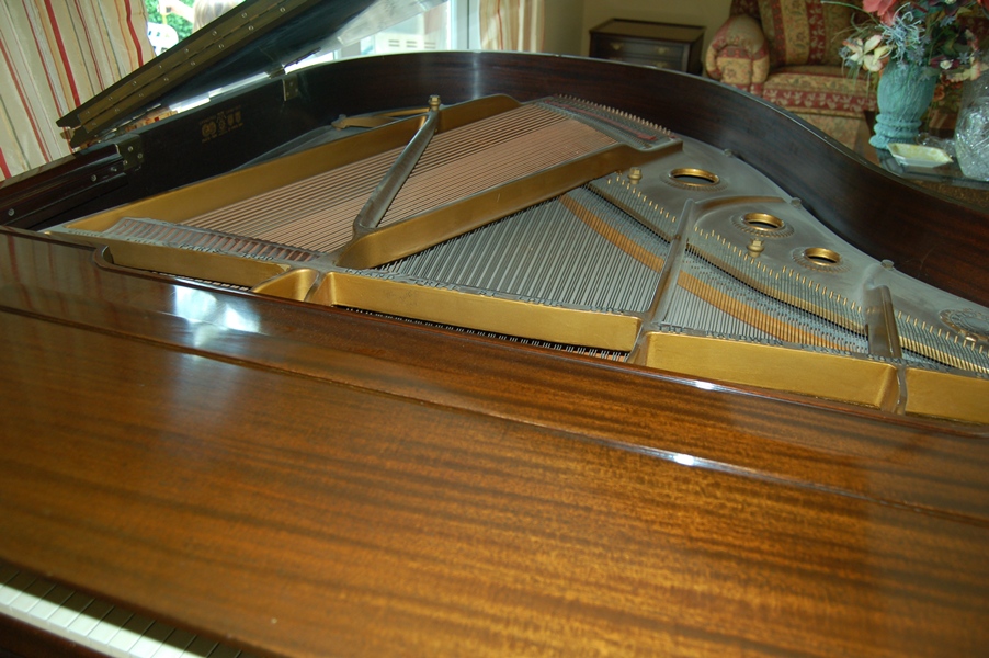 Baldwin Baby Grand Piano With Ivory Keys