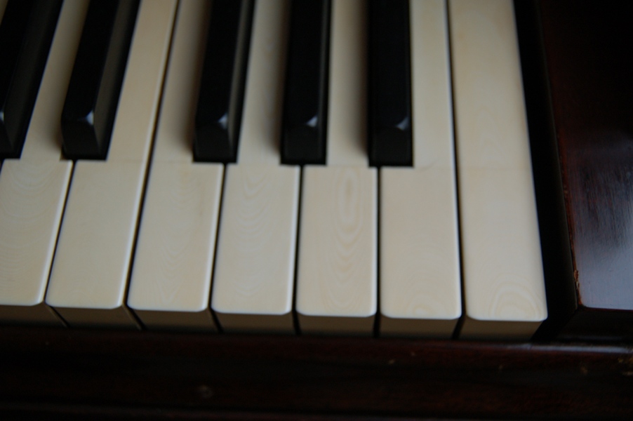 Baldwin Baby Grand Piano With Ivory Keys